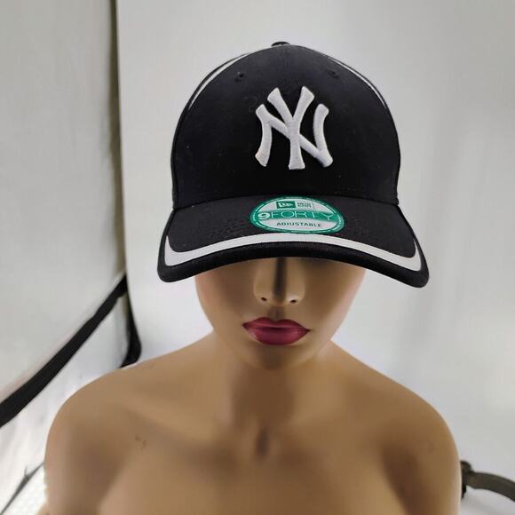 New York Yankees MLB Twins Enterprise Embossed Strapback Hat Vintage - Picture 1 of 11